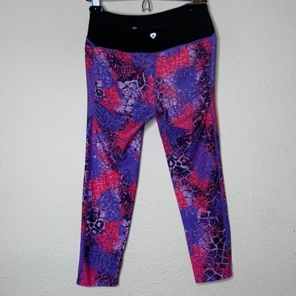 Colosseum Printed Active Crop Leggings